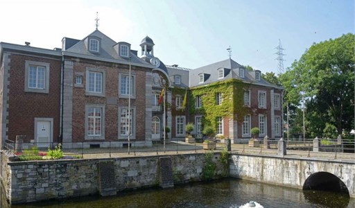 Peralta, c&#244;t&#233; cour, c&#244;t&#233; jardin