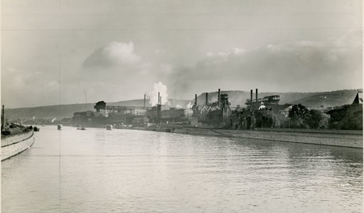 Les installations de la soci&#233;t&#233; Cockerill et le viaduc de Renory