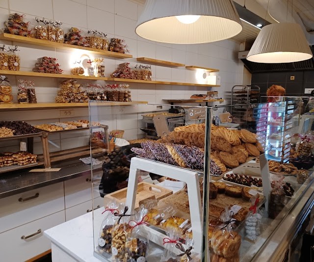 Photo de Une gaufrette saperlipopette: la petite boutique/ La boulangerie/ La crème glacée