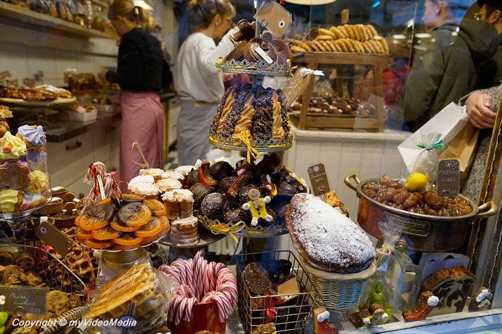 Photo de Une gaufrette saperlipopette: la petite boutique/ La boulangerie/ La crème glacée